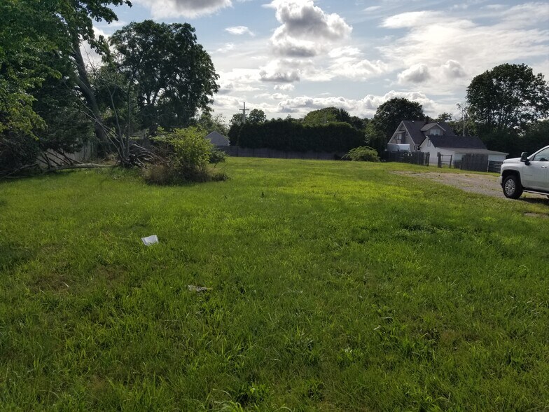 1350 Lakeland Ave, Bohemia, NY à vendre - Photo du bâtiment - Image 3 de 5