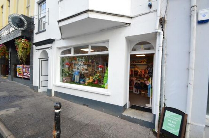 8 Brideland St, Bideford à vendre - Photo du bâtiment - Image 2 de 5