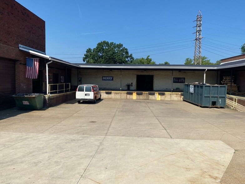 437 Mcgregor Ave NW, Canton, OH for sale - Building Photo - Image 2 of 7