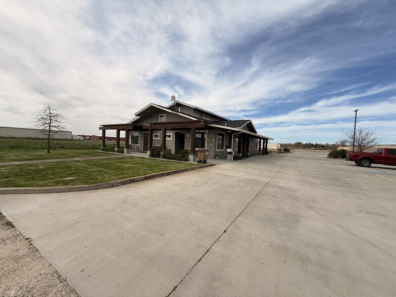 2473 W Success Way, Emmett, ID à louer - Photo du bâtiment - Image 2 de 6