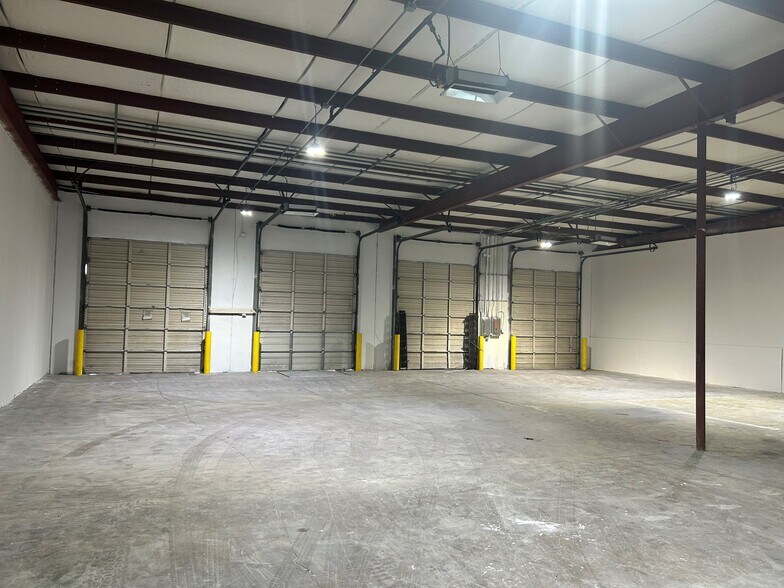 15925 Morales Rd, Houston, TX à louer - Photo du bâtiment - Image 3 de 28