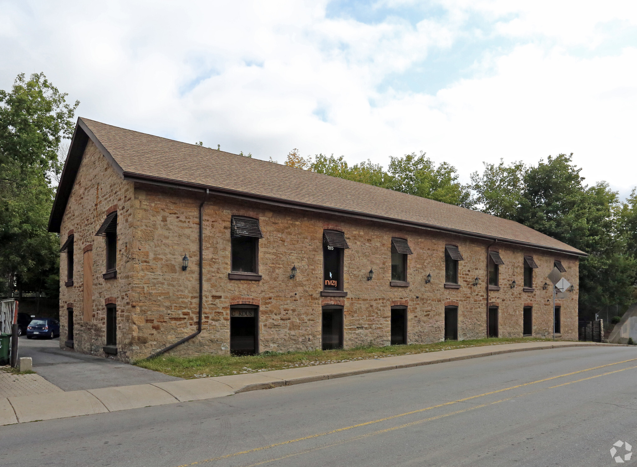 185 Young St, Hamilton, ON à louer Photo principale- Image 1 de 3