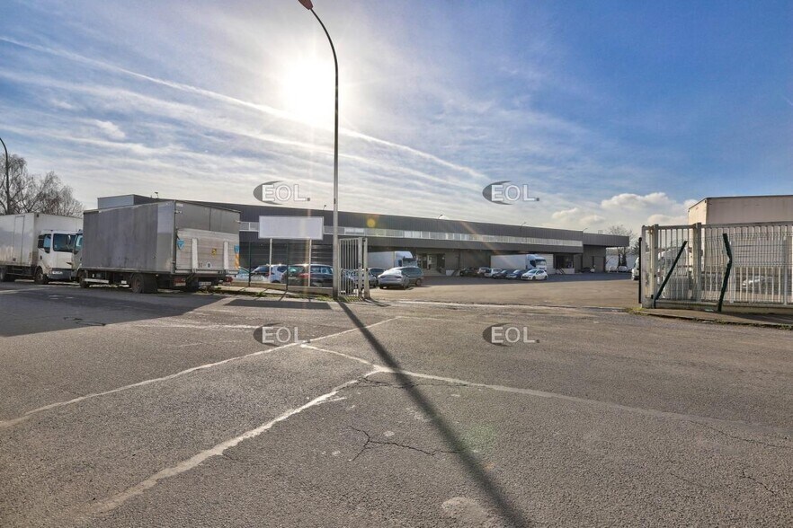 Industrial in Aulnay-sous-Bois for lease - Building Photo - Image 1 of 8