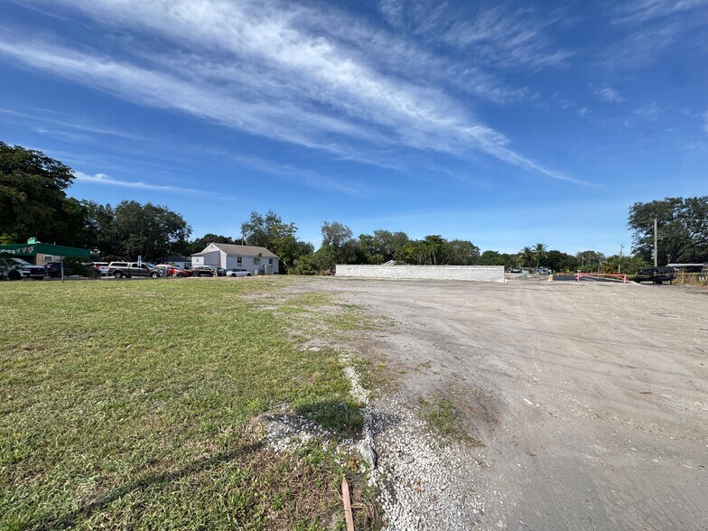 2641 Griffin Rd, Fort Lauderdale, FL à vendre - Photo du bâtiment - Image 3 de 5