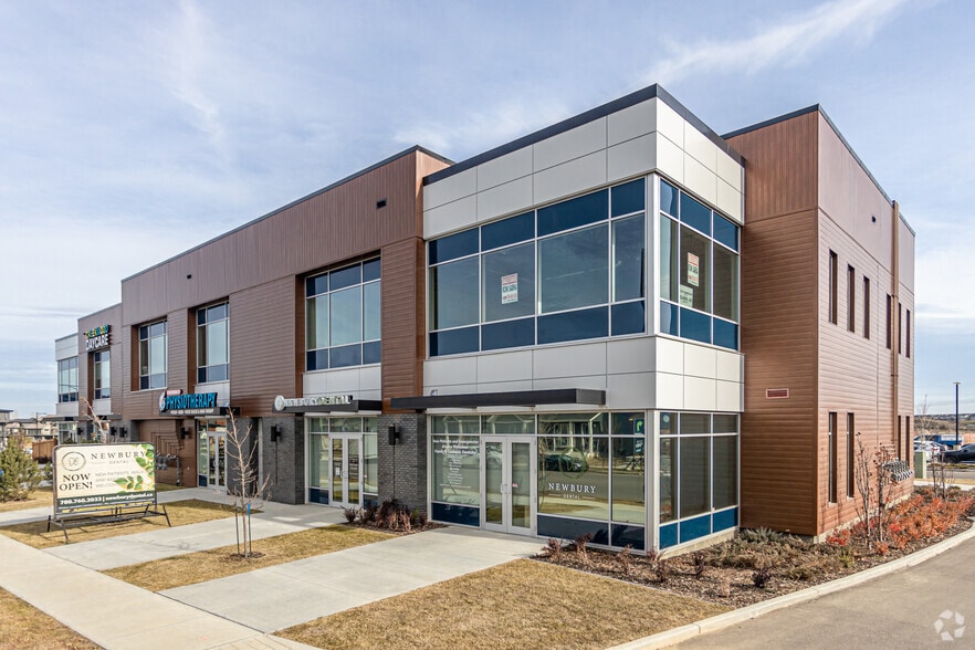 8305 Chappelle Way SW, Edmonton, AB à louer - Photo du bâtiment - Image 2 de 9