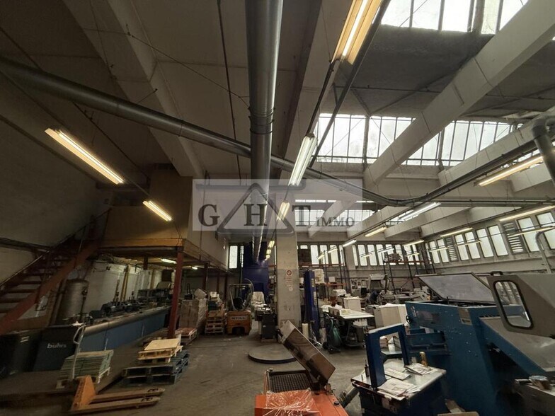 Industrial in Montreuil for lease - Interior Photo - Image 2 of 4