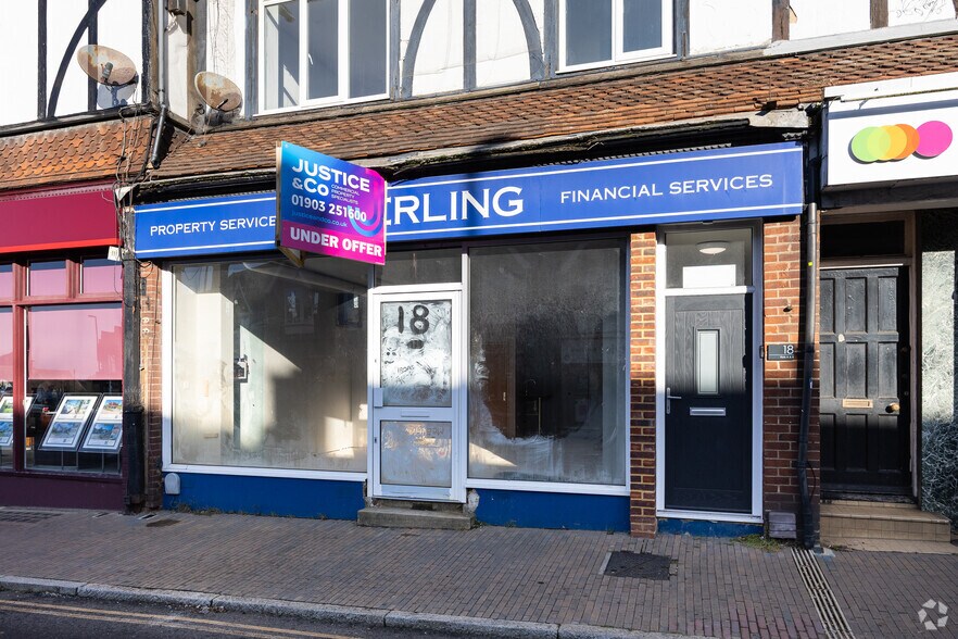 18 Station Rd, Burgess Hill à louer - Photo du bâtiment - Image 2 de 2