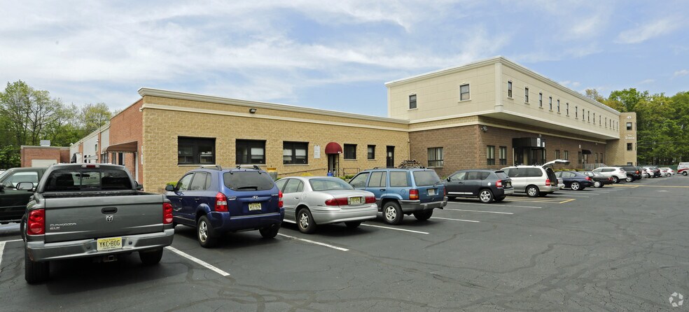 31 Pine St, Rockaway, NJ à louer - Photo du bâtiment - Image 1 de 12