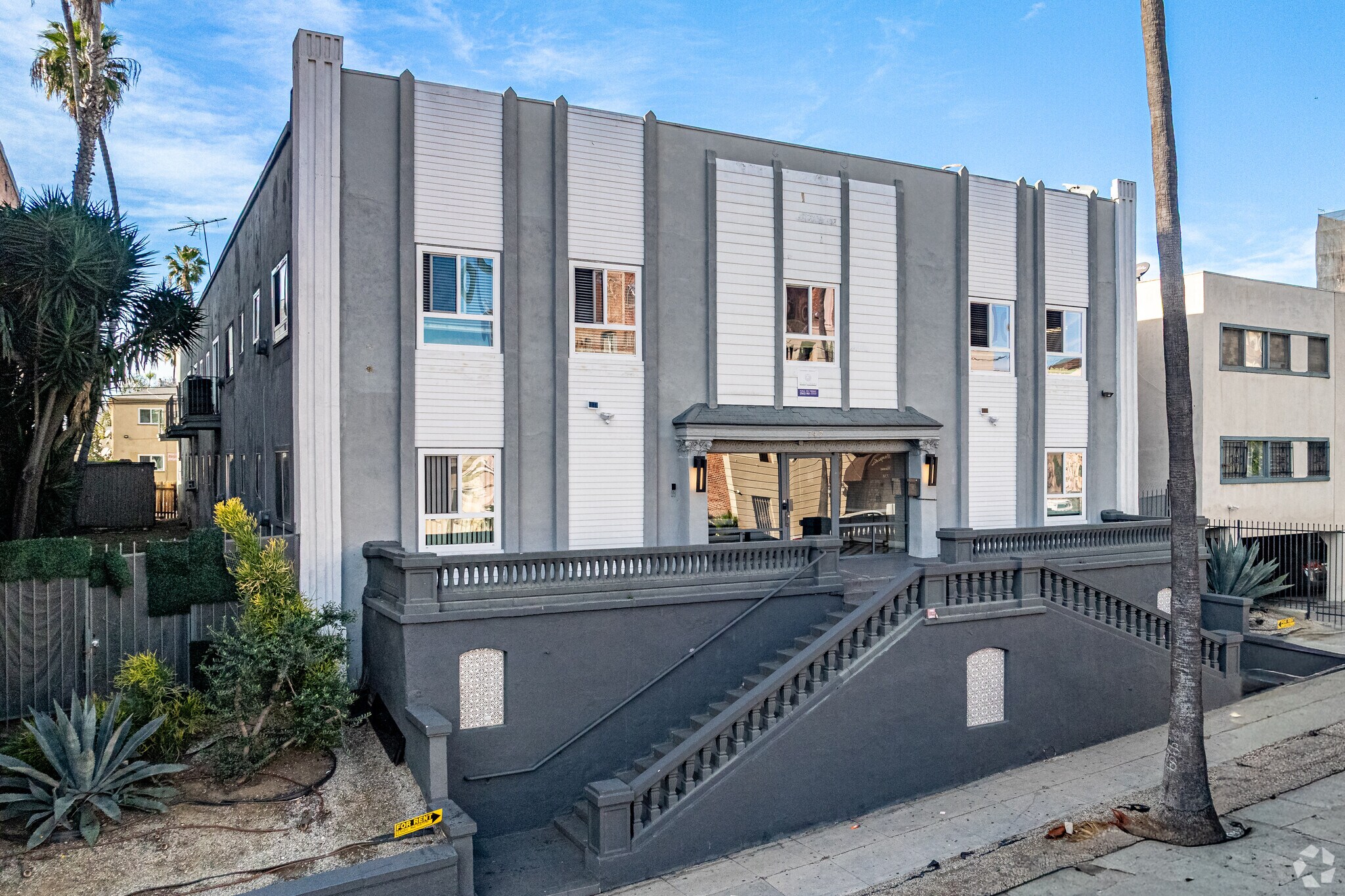 747 S New Hampshire Ave, Los Angeles, CA à vendre Photo principale- Image 1 de 14