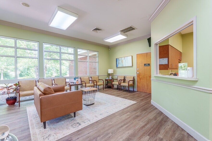 727 Cox Creek Pky, Florence, AL à vendre - Photo du bâtiment - Image 3 de 51