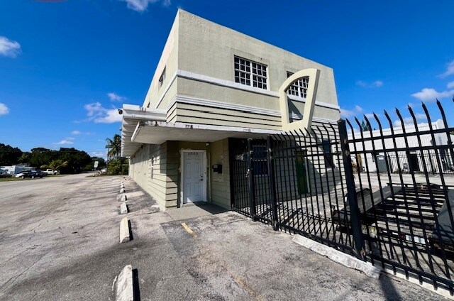 2000 N Dixie Hwy, Hollywood, FL à louer - Photo du bâtiment - Image 2 de 22