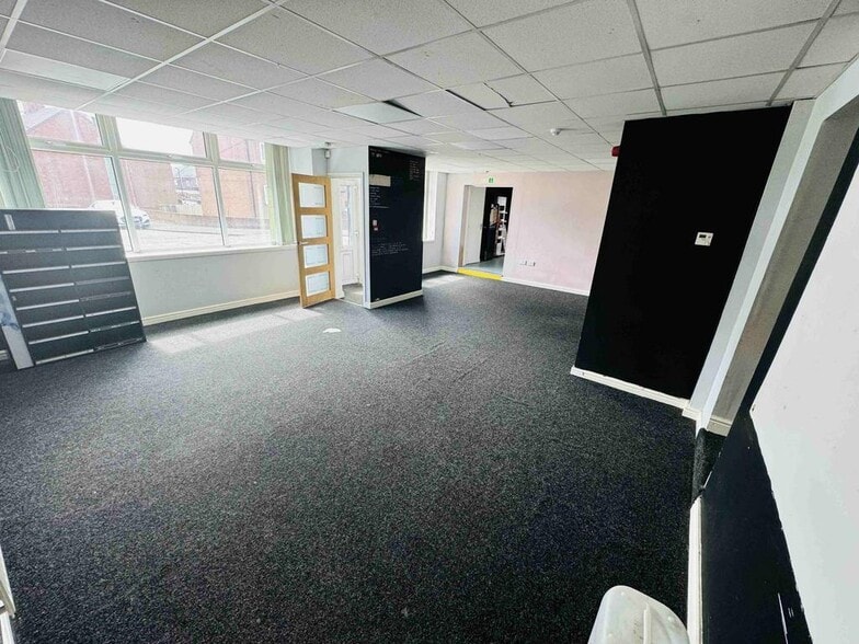 65-69 Front St, Houghton Le Spring for lease - Building Photo - Image 3 of 7