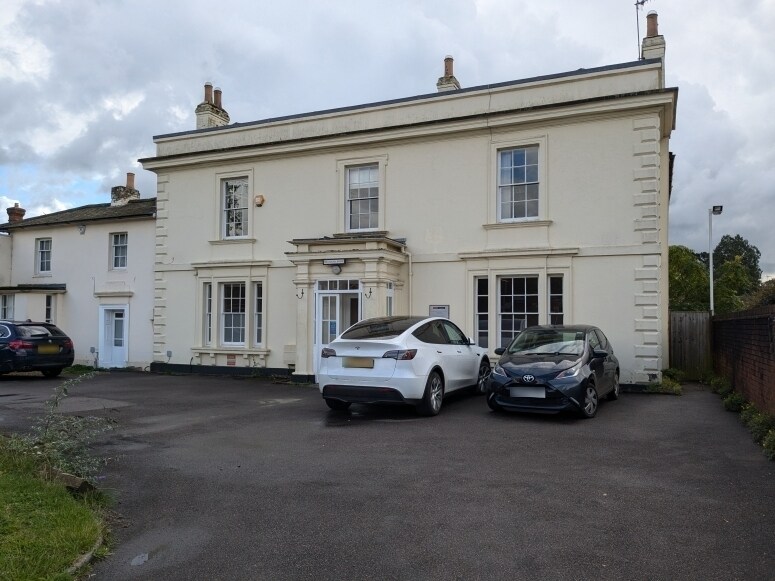 Horsham Rd, Cranleigh à louer Photo du bâtiment- Image 1 de 10