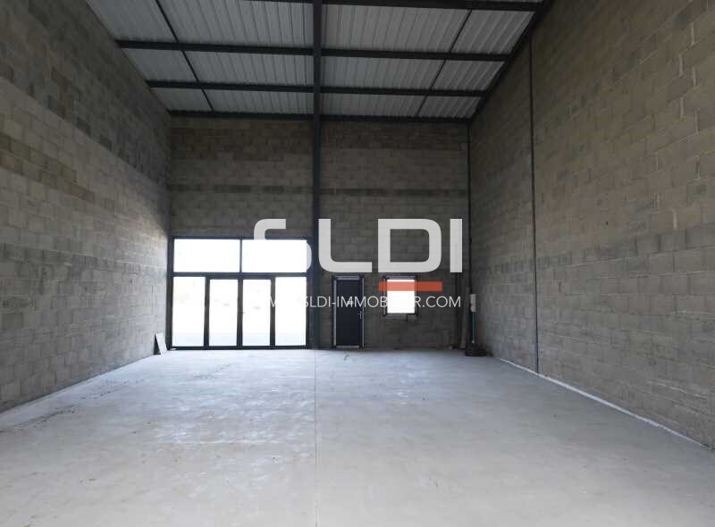 Retail in Mions for lease Interior Photo- Image 1 of 4