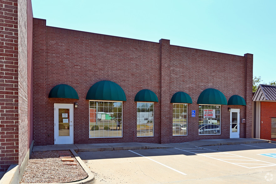 210 W Edmond Rd, Edmond, OK for sale - Building Photo - Image 1 of 28