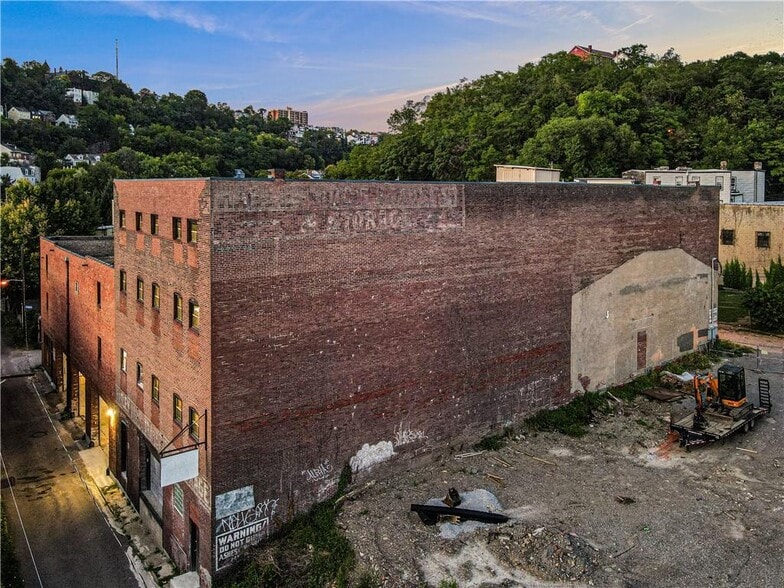 918 Rickenbach St, Pittsburgh, PA for sale - Building Photo - Image 3 of 19
