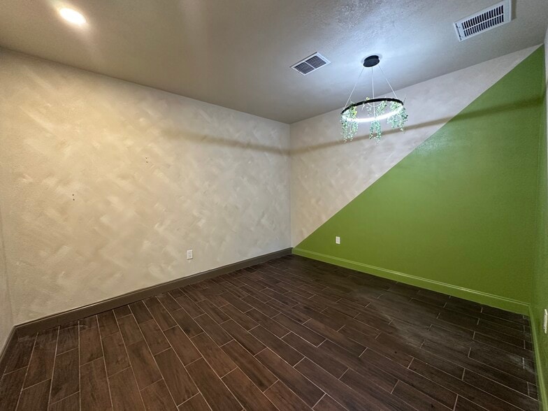 1707 E Edgewood Dr, Lakeland, FL for lease - Building Photo - Image 3 of 24
