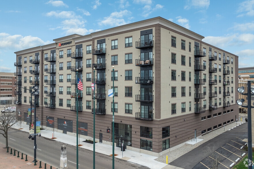 140 E Monument Ave, Dayton, OH for lease - Primary Photo - Image 1 of 87