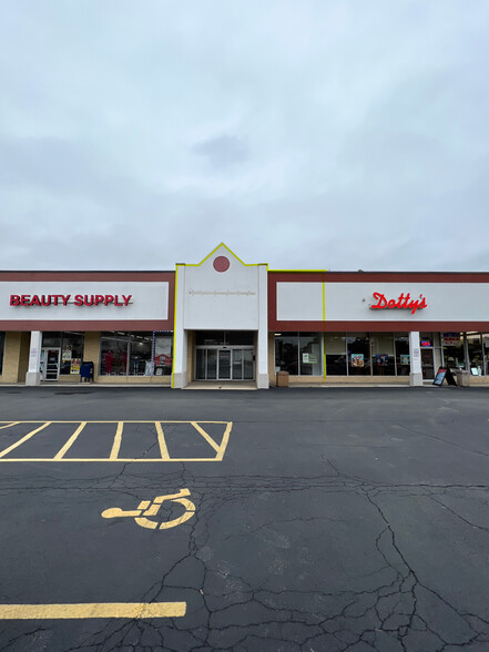 5515-5545 W Saint Charles Rd, Berkeley, IL for lease - Building Photo - Image 2 of 6