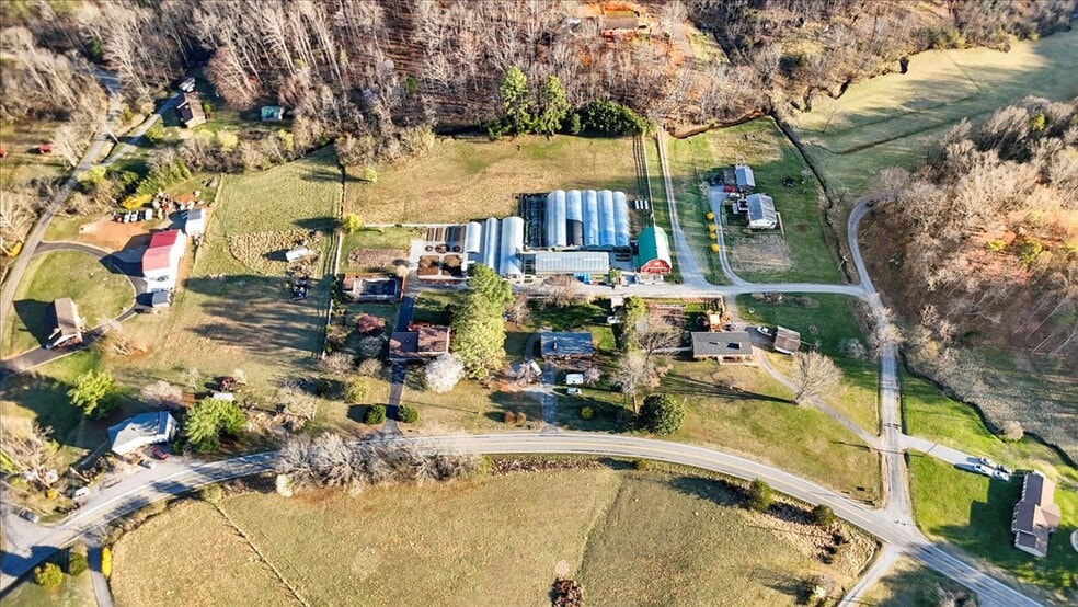 1356 Coopers Cove Rd, Hardy, VA à vendre - Photo du bâtiment - Image 2 de 199