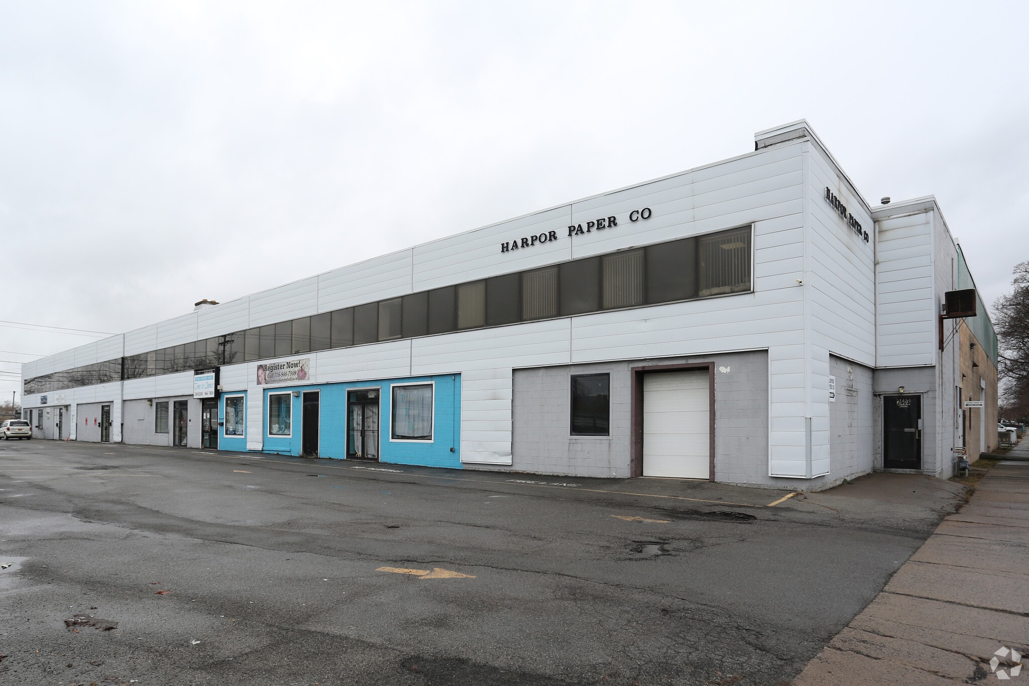 2425 Hyde Park Blvd, Niagara Falls, NY for lease Primary Photo- Image 1 of 42