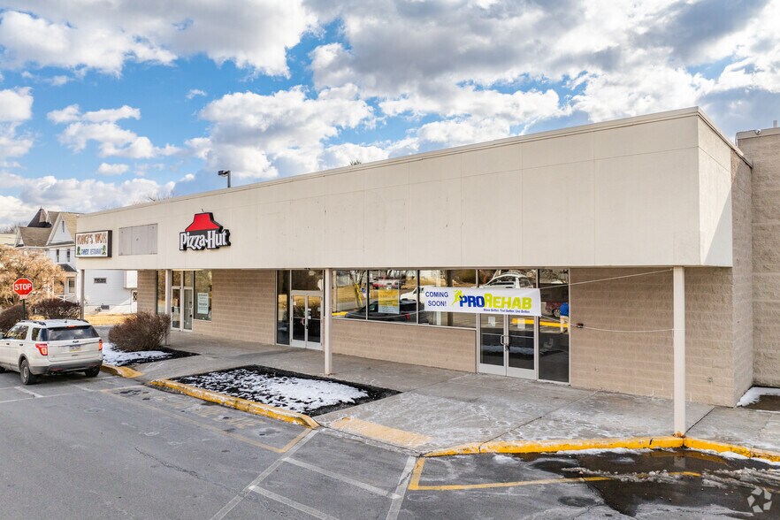 1437 Main St, Peckville, PA à louer - Photo du bâtiment - Image 3 de 5