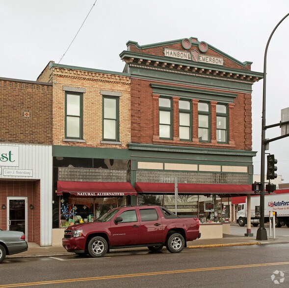 509 1/2 Sinclair Lewis Ave, Sauk Centre, MN à vendre - Photo du bâtiment - Image 2 de 6