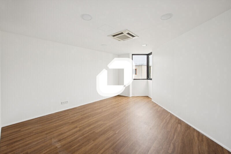 Office in Jouy-en-Josas for sale - Building Photo - Image 3 of 14