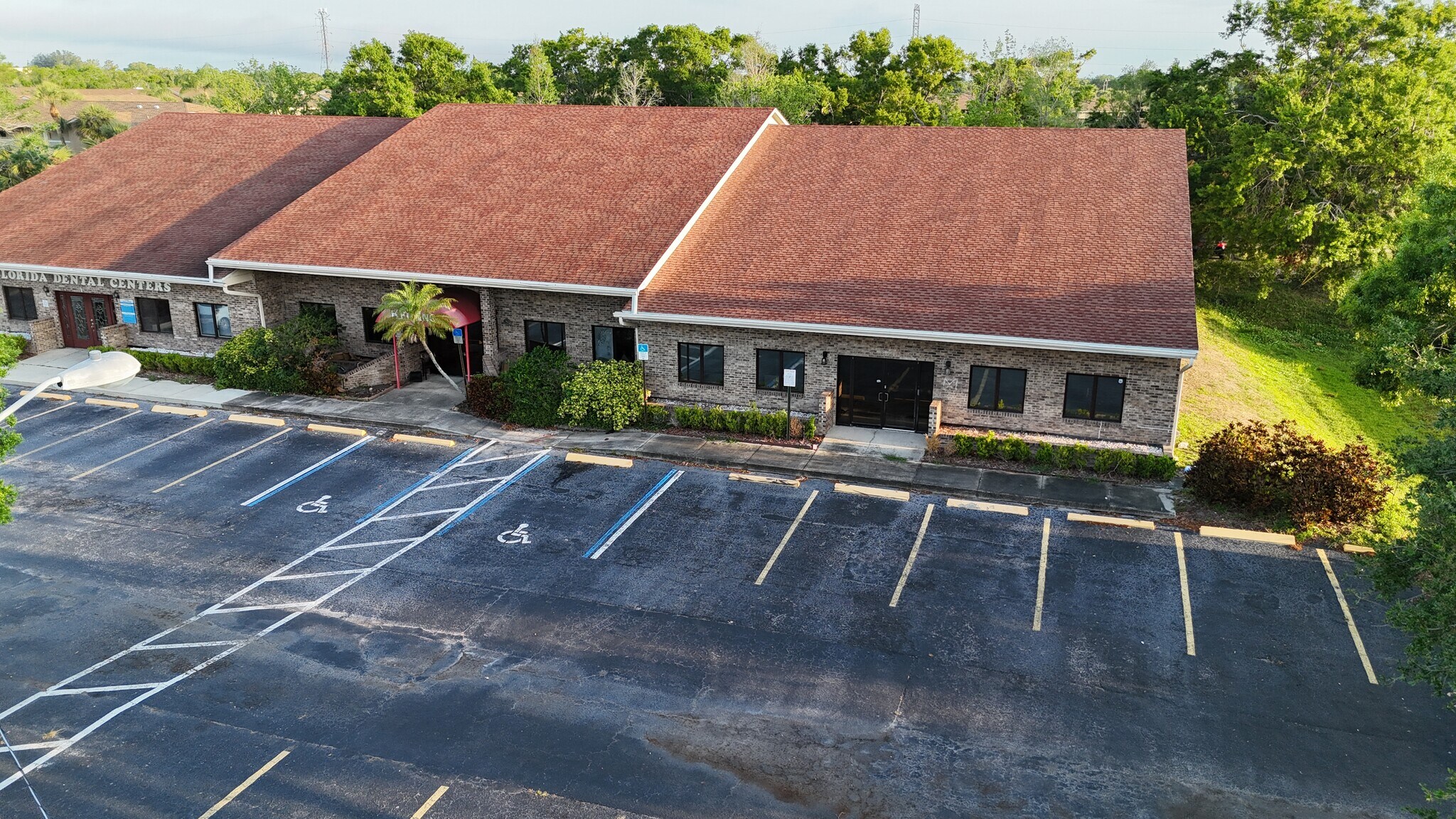 7491 Ulmerton Rd, Largo, FL à louer Photo du bâtiment- Image 1 de 14