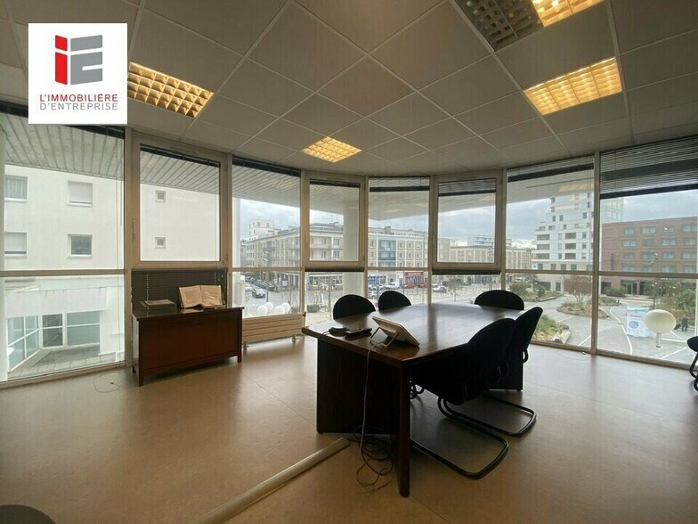 Bureau dans Lorient à vendre - Photo du bâtiment - Image 1 de 12