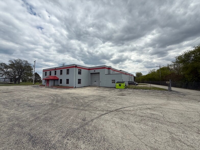 3925 E American Ave, Oak Creek, WI for lease - Building Photo - Image 1 of 9