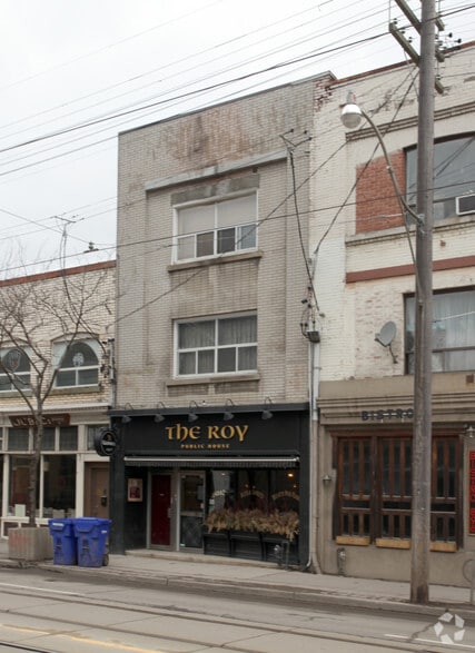 894 Queen St E, Toronto, ON à vendre - Photo du bâtiment - Image 2 de 2