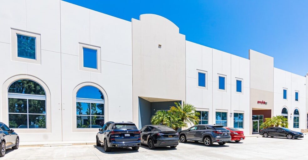 19801 Nordhoff Pl, Chatsworth, CA for lease - Building Photo - Image 1 of 1