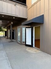 1214 W F St, Oakdale, CA for lease Building Photo- Image 1 of 3