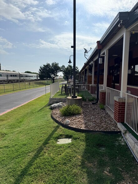 601 E Whitestone- Blvd, Cedar Park, TX à louer - Photo du bâtiment - Image 3 de 3