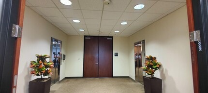 180 N Riverview Dr, Anaheim, CA à louer Hall d’entrée- Image 1 de 4