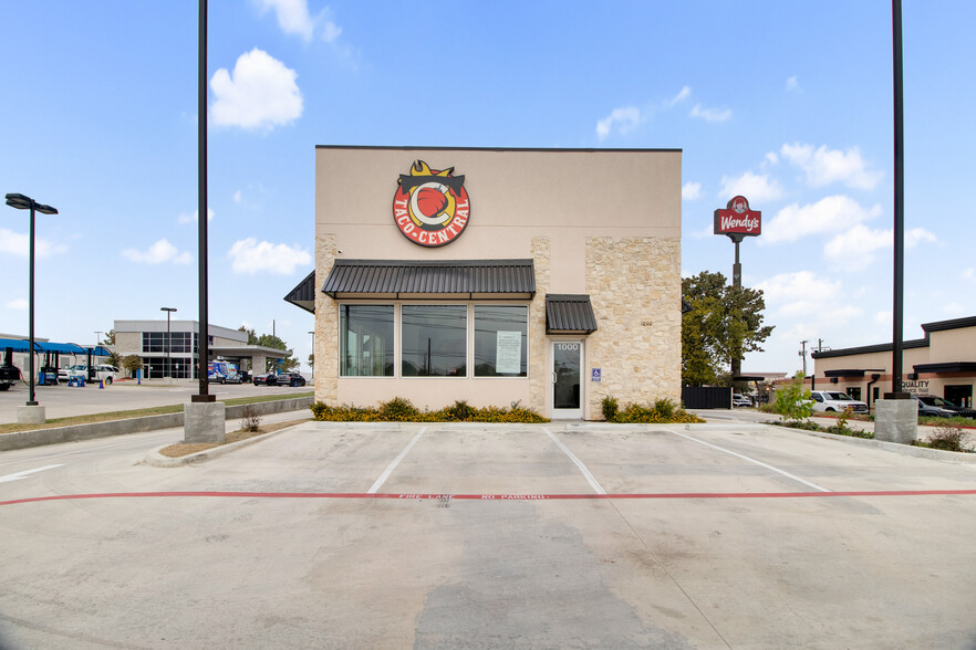 1000 E Ennis Ave, Ennis, TX à vendre - Photo principale - Image 1 de 1