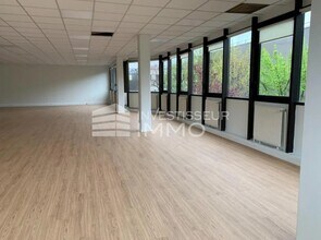 Flex in Nanterre for lease Interior Photo- Image 2 of 2