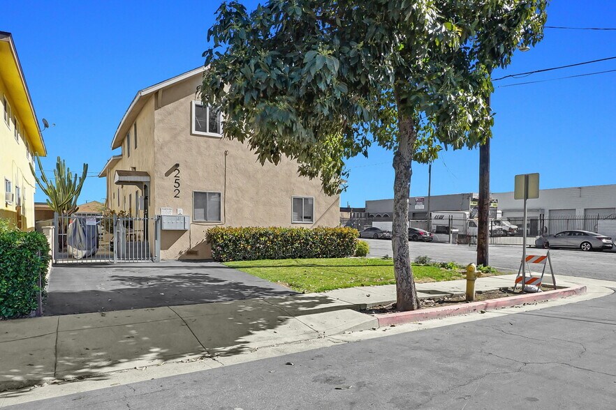252 S 7th St, Montebello, CA à vendre - Photo du bâtiment - Image 2 de 24