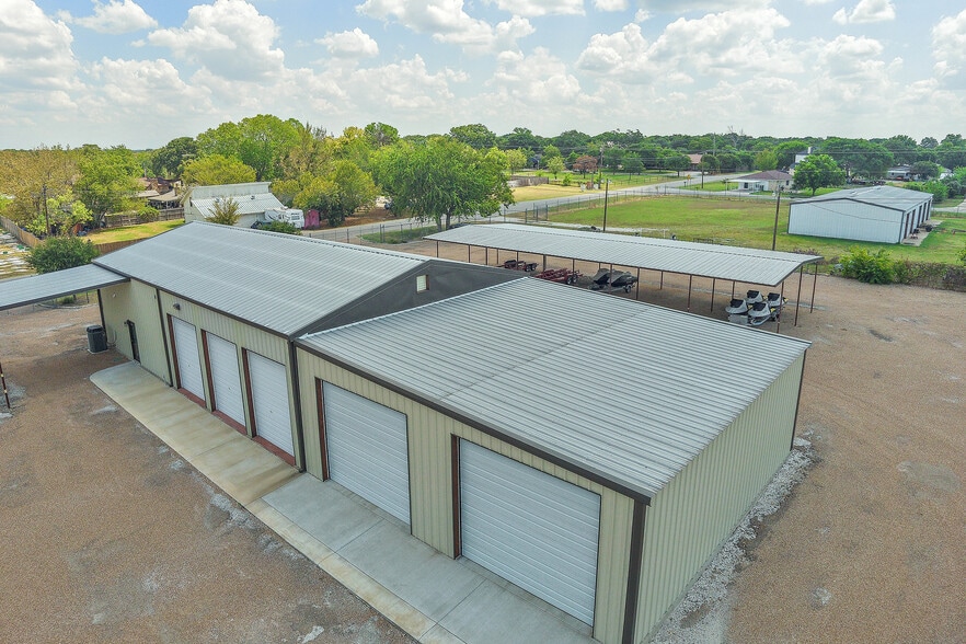 202 Daisy Dr, Granbury, TX for sale - Building Photo - Image 2 of 38