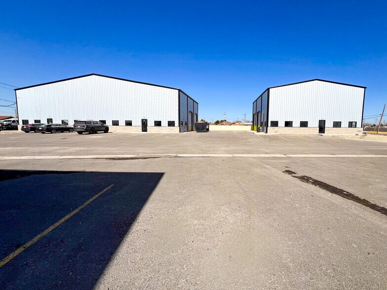 1208 S Midland Dr, Midland, TX à louer - Photo du bâtiment - Image 3 de 30