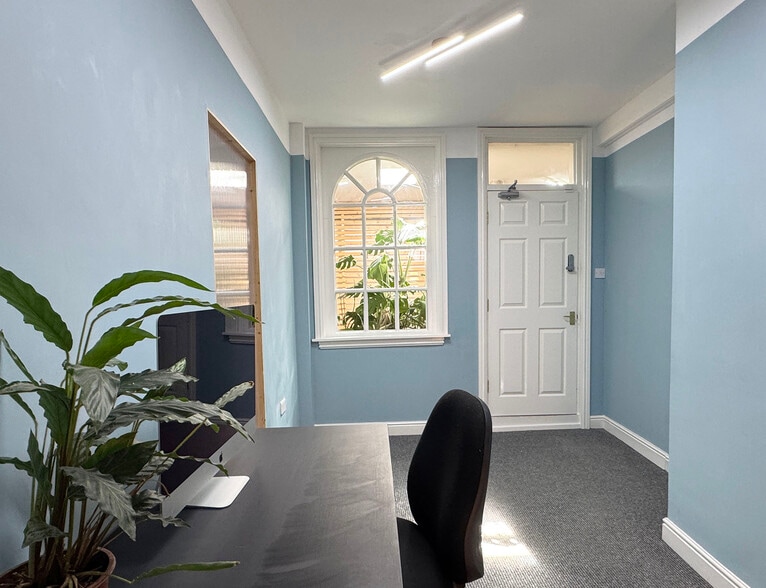 33A Highgate, Beverley for lease - Interior Photo - Image 2 of 13