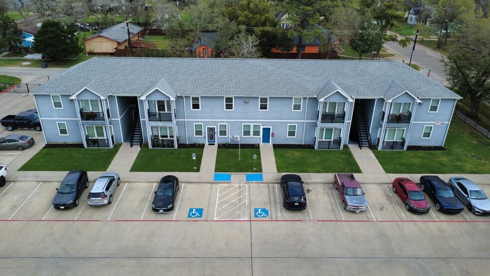 2604 Avenue K, Bay City, TX à vendre - Photo du bâtiment - Image 3 de 40