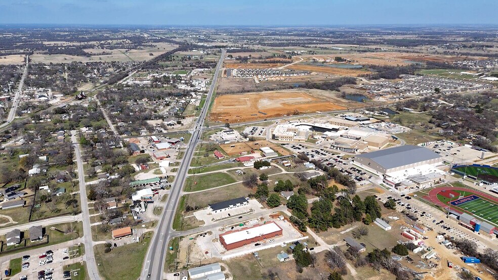 500 Pine Ridge Lane, Aubrey, TX à vendre - Photo du bâtiment - Image 3 de 5