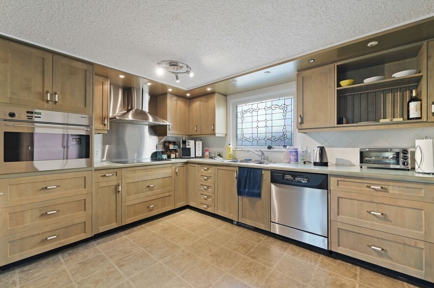 1850 14th St SW, Calgary, AB for sale - Building Photo - Image 3 of 5