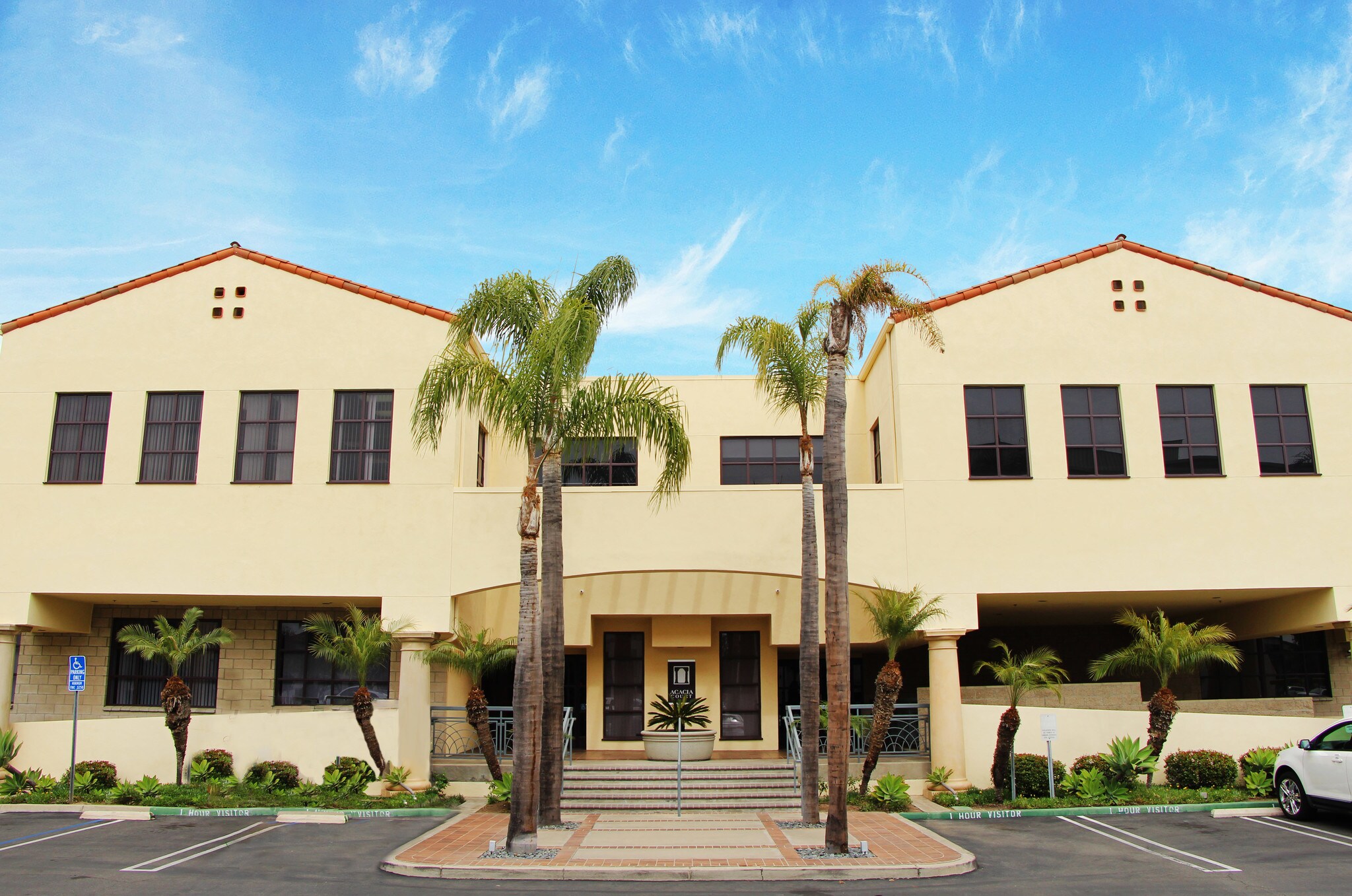 20250 SW Acacia St, Newport Beach, CA à louer Photo du bâtiment- Image 1 de 7