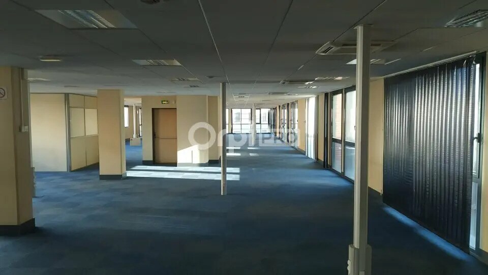 Office in Reims for lease - Interior Photo - Image 2 of 8