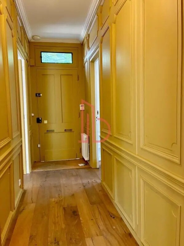 Office in Bordeaux for sale Interior Photo- Image 1 of 9