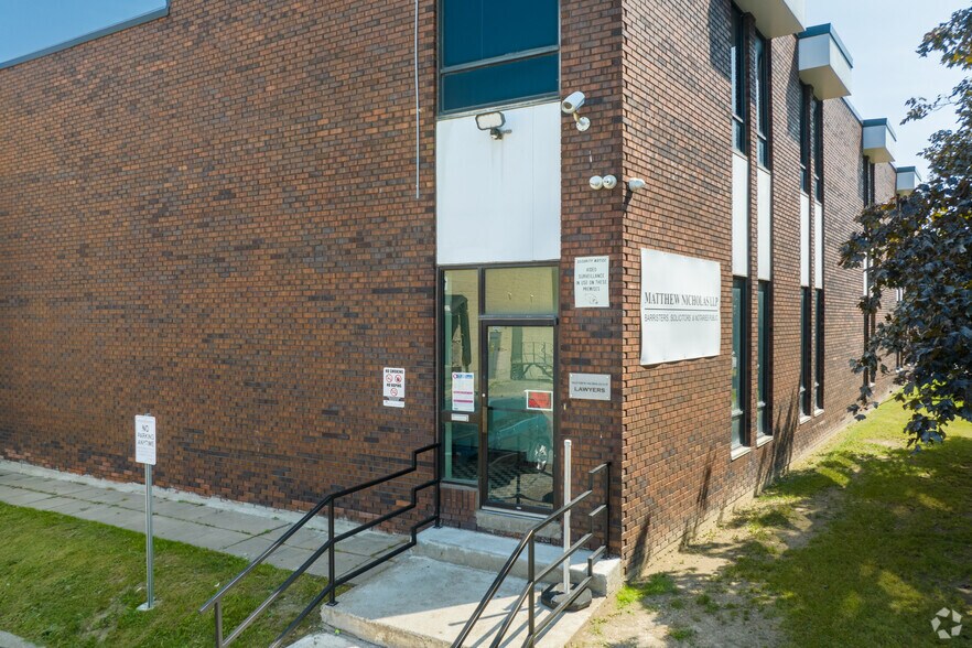 53-83 Bakersfield St, Toronto, ON à louer - Photo du bâtiment - Image 3 de 4