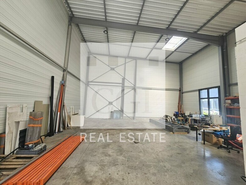 Flex in Neuville-sur-Saône for lease - Building Photo - Image 3 of 10